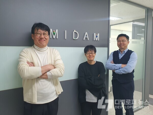 최재윤 대표(왼쪽부터)ㆍ함경아 건축부문 대표ㆍ최명락 개발사업부문 대표.(사진 : 최중현 기자)